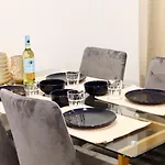 Entire Luxury Suite 6Mins To Falls, Free Parking