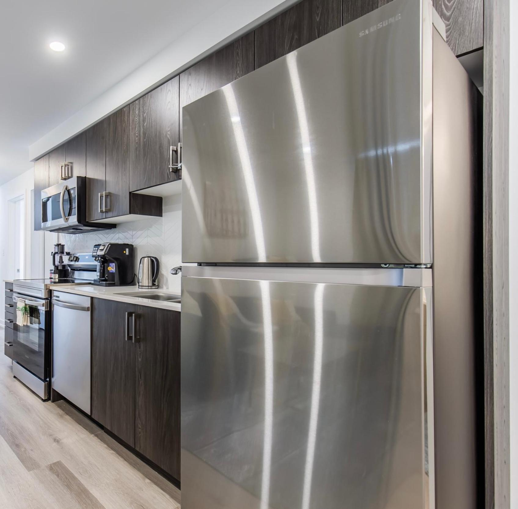Entire Luxury 6mins To Falls, Free Parking Apartment Niagara Falls